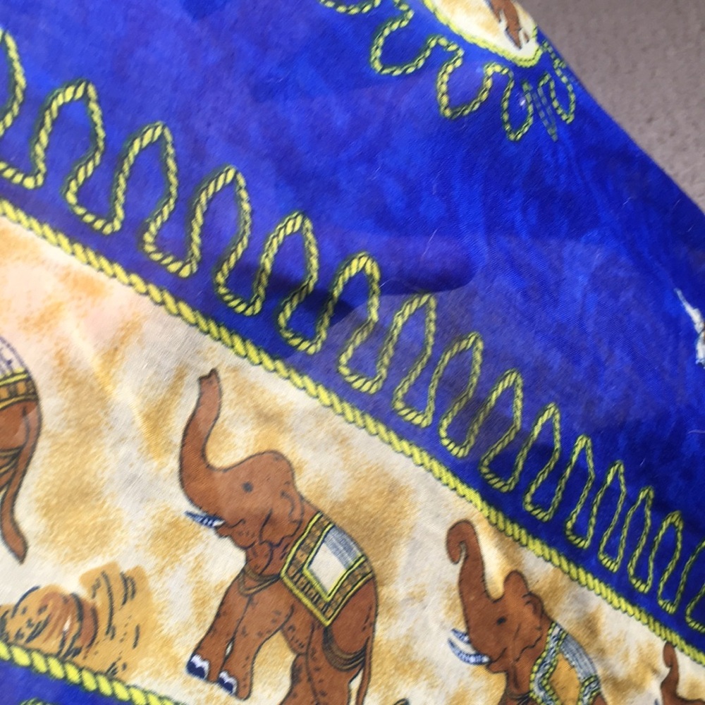Stunning Elephant Print Sarong. - Picture 9 of 15